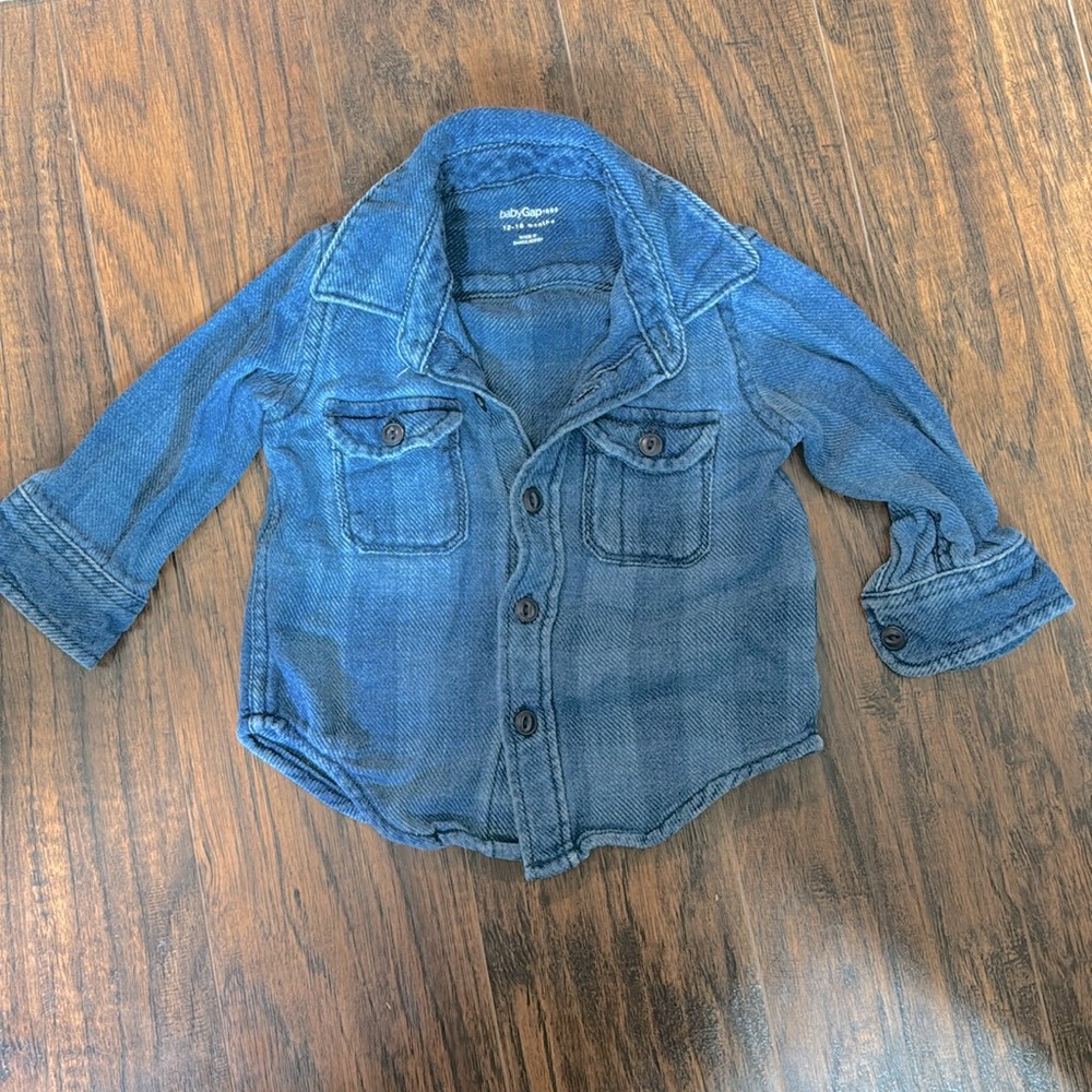 BABY GAP UNISEX Blue Jean Shirt 12-18 months.